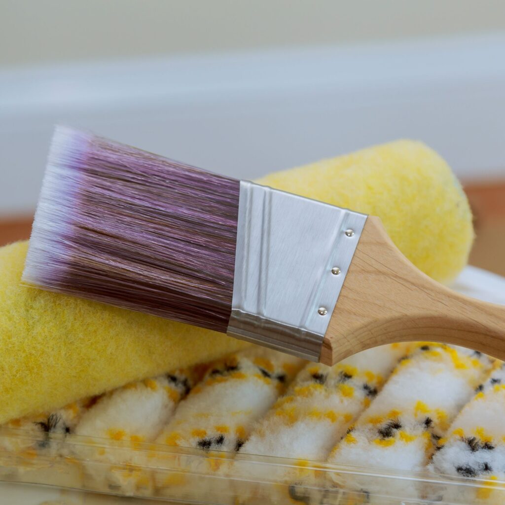 accesorios de pintura en a guarda